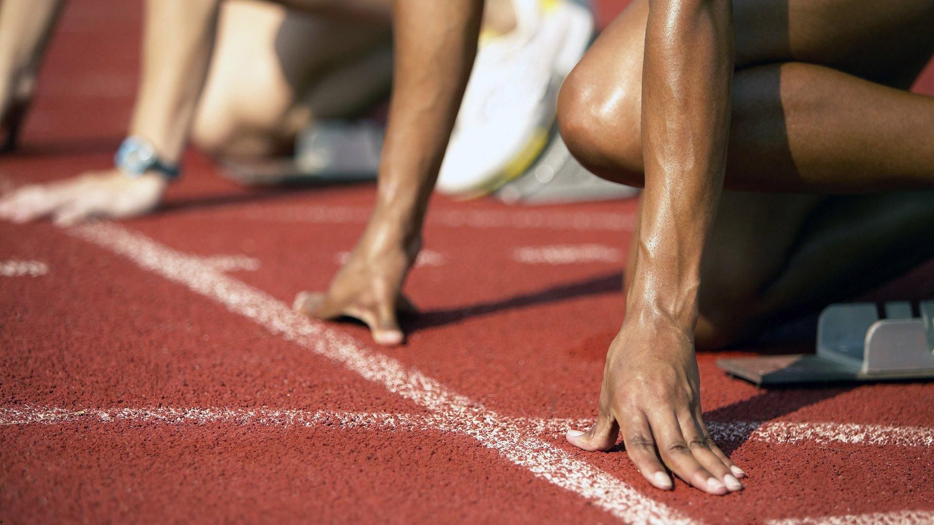 转会窗终章,豪门压哨博弈,中小球队生存记