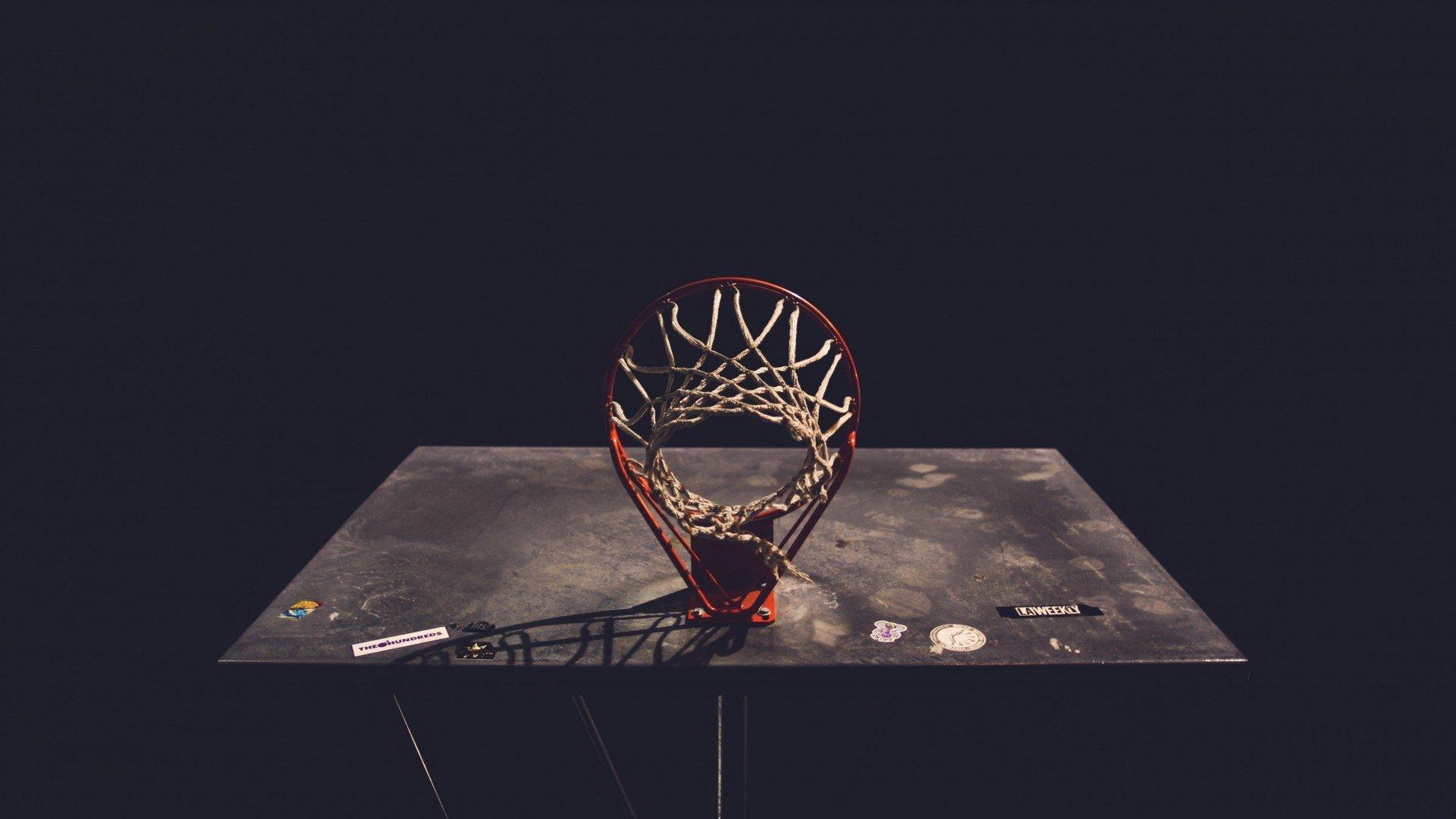 转会窗终章,豪门压哨博弈,中小球队生存记